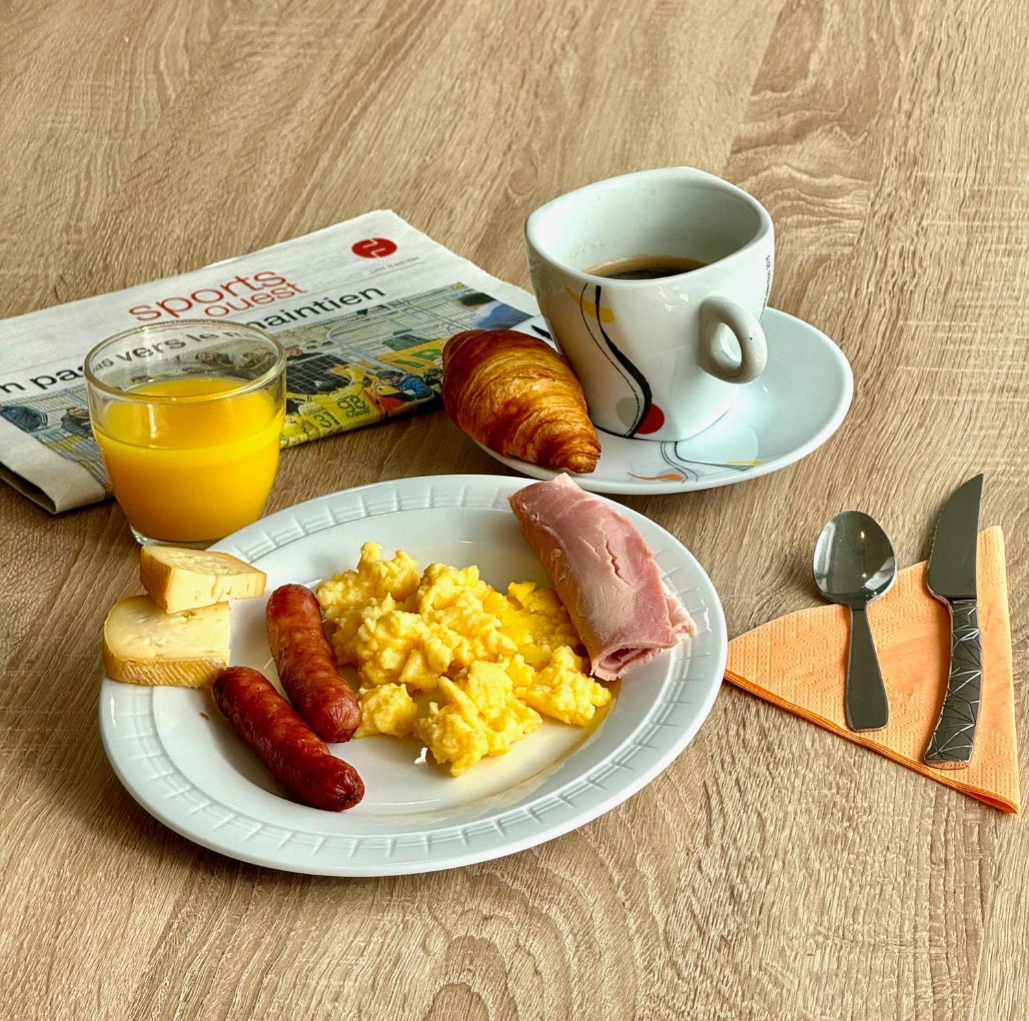 Brit Hotel Les Alizes 포르닉 외부 사진